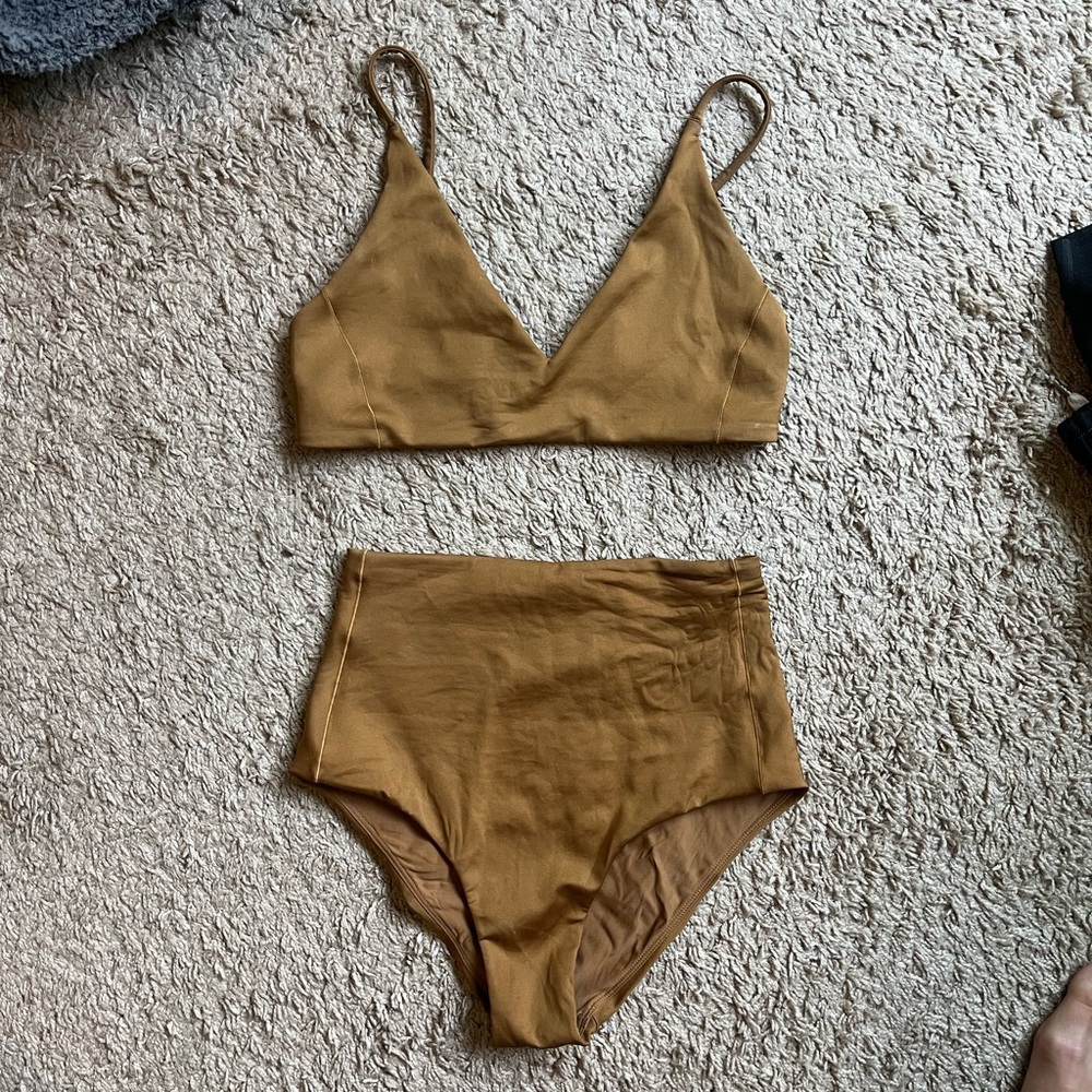 Left on Friday Medium set color Tan Lines